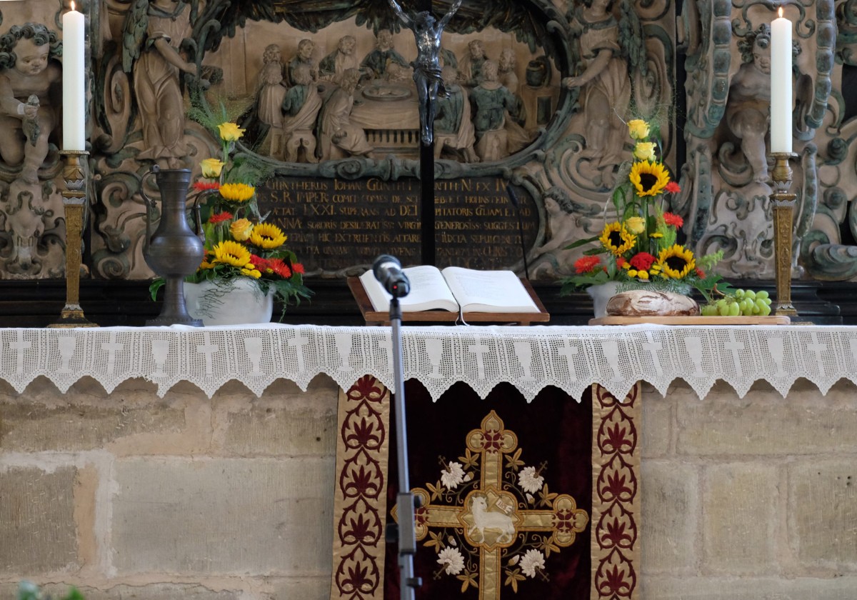 arn oberkirche altar geschmueckt arn oberkirche altar geschmueckt