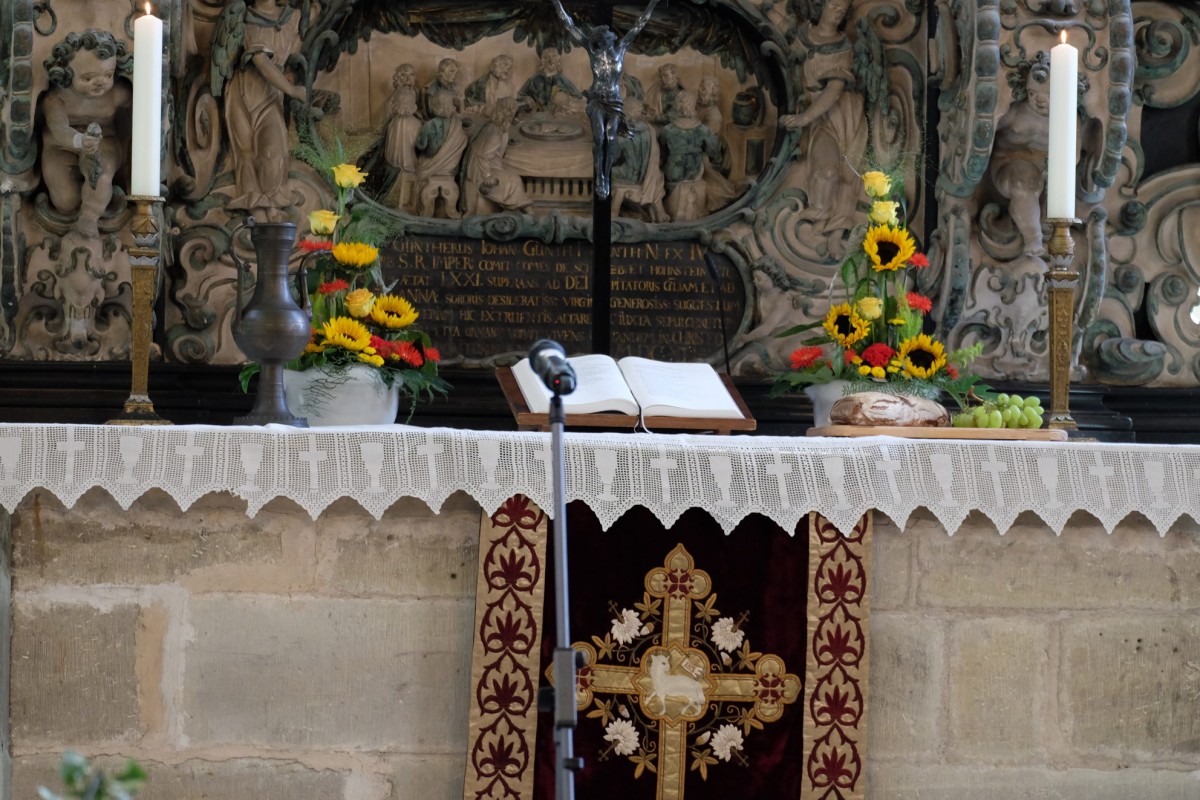 Altar geschmückt Altar geschmückt